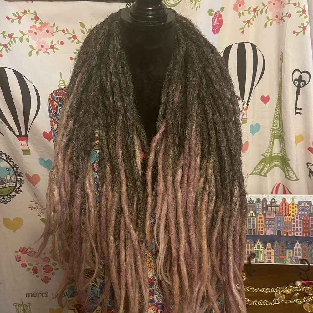 Custom synthetic dreadlocks